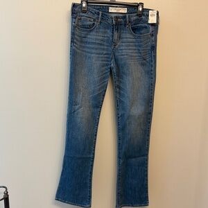 Abercrombie & Fitch Mid Rise Skinny Boot (Medium Wash)